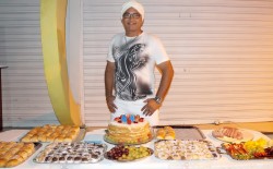 <p>Jos&eacute; Jaime (Jaime da Perfil) completa idade nova dia 31-12. Ele recebe os parab&eacute;ns de toda sua equipe, sua namorada Patr&iacute;cia e seus filhos Jos&eacute; Augusto e Jo&atilde;o Vitor.</p>
