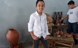 <p>Armando Neto comemora mais um ano de vida dia 24-04. Ele recebe os parab&eacute;ns da sua m&atilde;e Patricia Elp&iacute;dia&nbsp;e suas irm&atilde;s Luana e Esther.</p>
