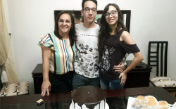 <p>Jo&atilde;o Guilherme comemora mais um ano dia 17-07. Ele&nbsp;recebe os parab&eacute;ns de sua m&atilde;e Valdeci, sua namorada Luana e&nbsp;de toda equipe da&nbsp;Anova Revista.</p>
