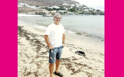<p>O empres&aacute;rio Joza comemora mais um ano de vida dia 19-06. Ele&nbsp;recebe os parab&eacute;ns de seu amigo Jaime da Anova Revista.</p>
